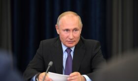 Владимир Путин поручил обеспечить продление программы туристического кешбэка