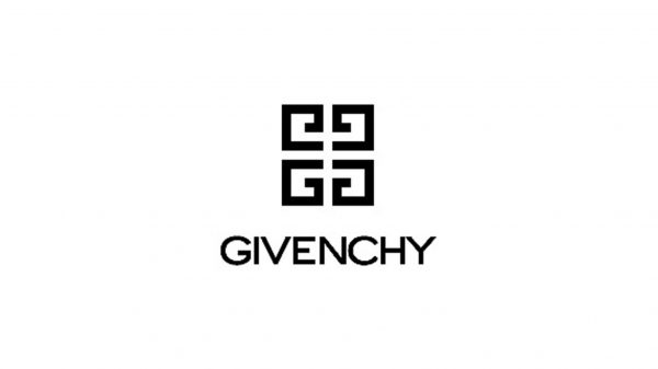 Утонченность и дерзкая сексуальность — два основных стиля Givenchy